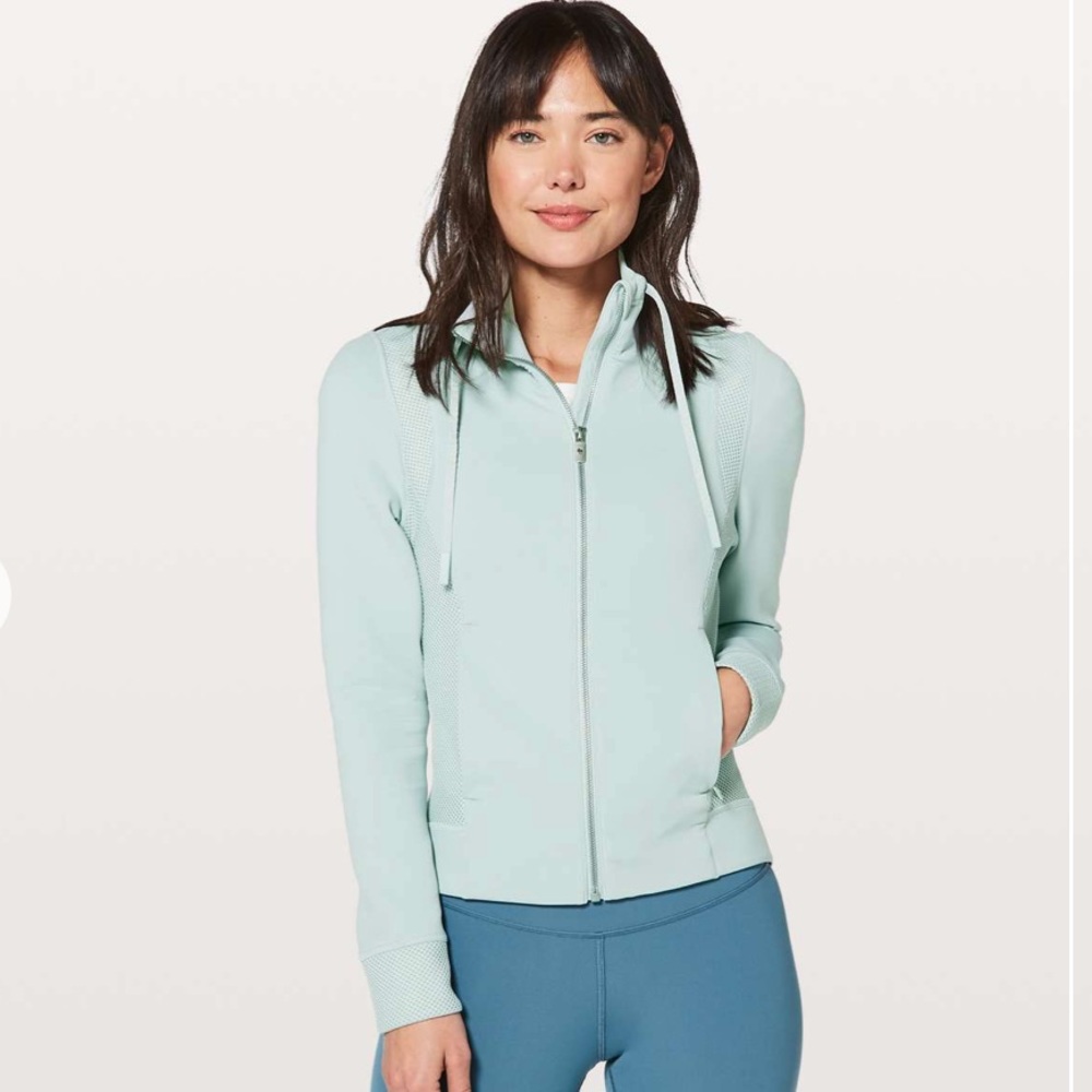 Lululemon Hot Mesh Jacket Size 6 in Storm Blue